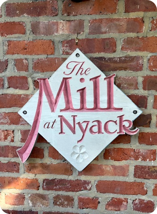 Explore space slide 5 - Contemporary office layout